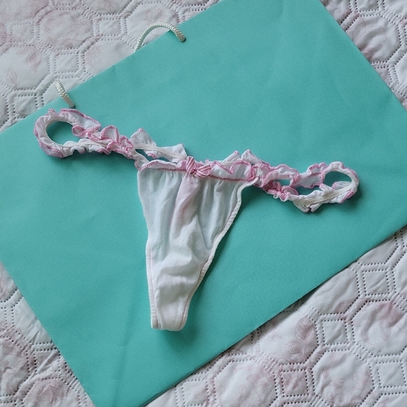 Victoria's Secret Pink Low Rise Thong - Picture 2 of 12
